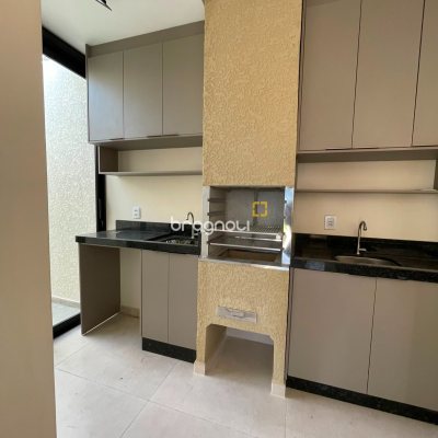 Casa com 68m², 2 quartos (sendo 1 suíte), 1 garagem, no bairro Ingleses do Rio Vermelho em Florianópolis