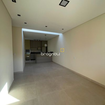 Casa com 68m², 2 quartos (sendo 1 suíte), 1 garagem, no bairro Ingleses do Rio Vermelho em Florianópolis