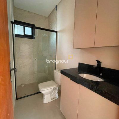 Casa com 68m², 2 quartos (sendo 1 suíte), 1 garagem, no bairro Ingleses do Rio Vermelho em Florianópolis
