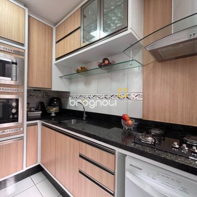 Apartamento com 77m², 3 quartos (sendo 1 suíte), 1 garagem, no bairro Agronômica em Florianópolis