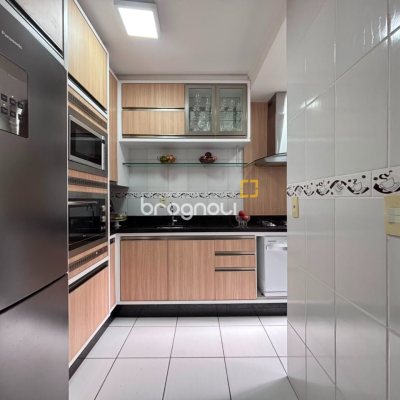 Apartamento com 77m², 3 quartos (sendo 1 suíte), 1 garagem, no bairro Agronômica em Florianópolis