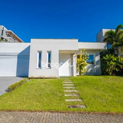 Casa de Condomínio com 185m², 3 quartos (sendo 2 suítes), 2 garagens, no bairro Cacupé em Florianópolis