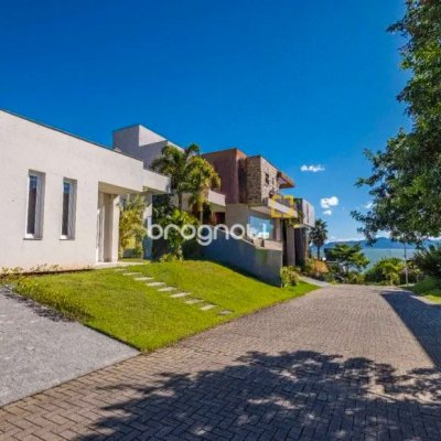 Casa de Condomínio com 185m², 3 quartos (sendo 2 suítes), 2 garagens, no bairro Cacupé em Florianópolis