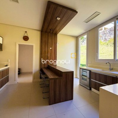 Casa de Condomínio com 185m², 3 quartos (sendo 2 suítes), 2 garagens, no bairro Cacupé em Florianópolis