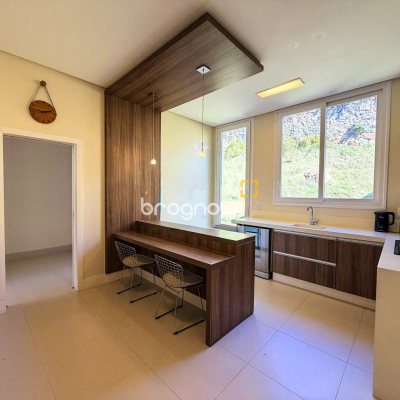 Casa de Condomínio com 185m², 3 quartos (sendo 2 suítes), 2 garagens, no bairro Cacupé em Florianópolis