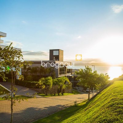 Casa de Condomínio com 185m², 3 quartos (sendo 2 suítes), 2 garagens, no bairro Cacupé em Florianópolis
