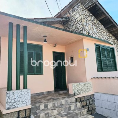 Casa com 124m², 3 quartos (sendo 1 suíte), 2 garagens, no bairro Estreito em Florianópolis