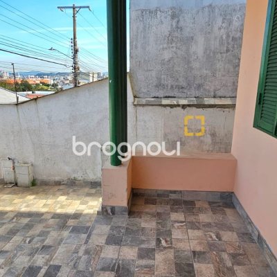 Casa com 124m², 3 quartos (sendo 1 suíte), 2 garagens, no bairro Estreito em Florianópolis