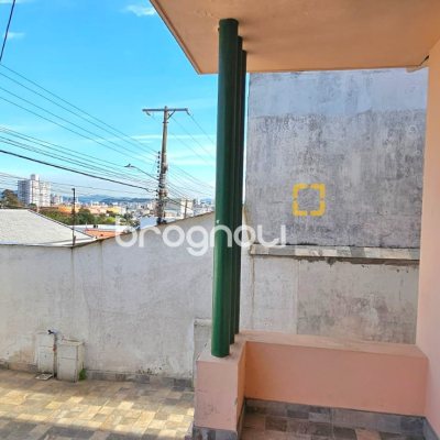 Casa com 124m², 3 quartos (sendo 1 suíte), 2 garagens, no bairro Estreito em Florianópolis