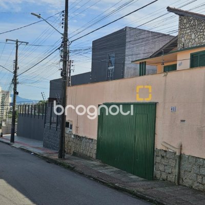Casa com 124m², 3 quartos (sendo 1 suíte), 2 garagens, no bairro Estreito em Florianópolis