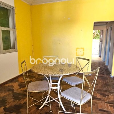 Casa com 124m², 3 quartos (sendo 1 suíte), 2 garagens, no bairro Estreito em Florianópolis