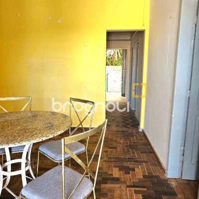 Casa com 124m², 3 quartos (sendo 1 suíte), 2 garagens, no bairro Estreito em Florianópolis