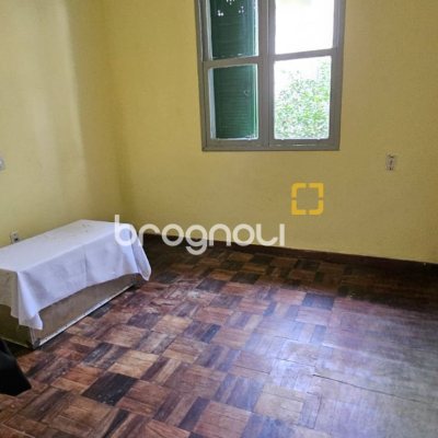 Casa com 124m², 3 quartos (sendo 1 suíte), 2 garagens, no bairro Estreito em Florianópolis