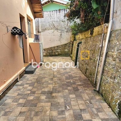 Casa com 124m², 3 quartos (sendo 1 suíte), 2 garagens, no bairro Estreito em Florianópolis