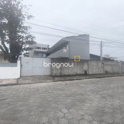 Casa com 300m², 4 quartos (sendo 1 suíte), 1 garagem, no bairro Jardim Eldorado em Palhoça