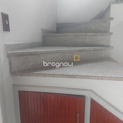 Casa com 196m², 5 quartos, 2 garagens, no bairro Centro em Florianópolis