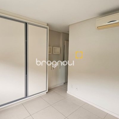 Apartamento com 104m², 3 quartos (sendo 1 suíte), 2 garagens, no bairro Itacorubi em Florianópolis