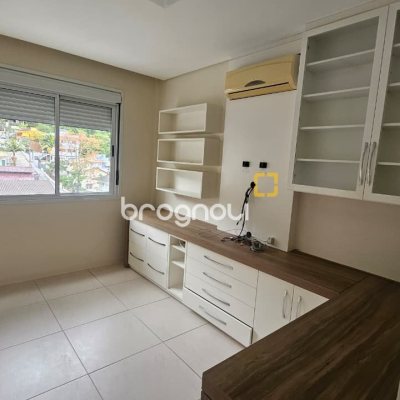 Apartamento com 104m², 3 quartos (sendo 1 suíte), 2 garagens, no bairro Itacorubi em Florianópolis