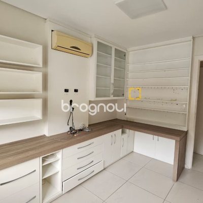 Apartamento com 104m², 3 quartos (sendo 1 suíte), 2 garagens, no bairro Itacorubi em Florianópolis