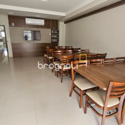 Apartamento com 104m², 3 quartos (sendo 1 suíte), 2 garagens, no bairro Itacorubi em Florianópolis