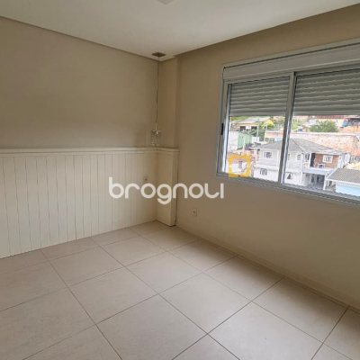 Apartamento com 104m², 3 quartos (sendo 1 suíte), 2 garagens, no bairro Itacorubi em Florianópolis