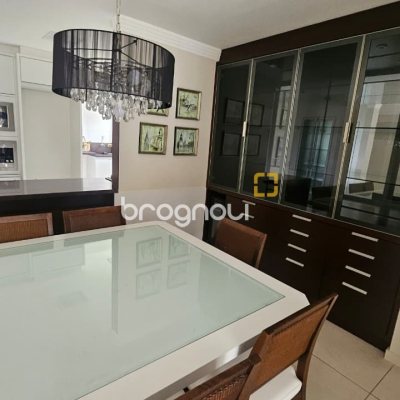 Apartamento com 104m², 3 quartos (sendo 1 suíte), 2 garagens, no bairro Itacorubi em Florianópolis