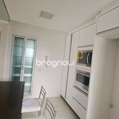 Apartamento com 104m², 3 quartos (sendo 1 suíte), 2 garagens, no bairro Itacorubi em Florianópolis