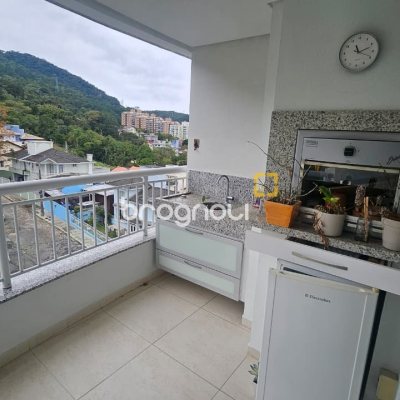 Apartamento com 104m², 3 quartos (sendo 1 suíte), 2 garagens, no bairro Itacorubi em Florianópolis