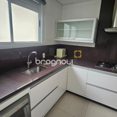Apartamento com 104m², 3 quartos (sendo 1 suíte), 2 garagens, no bairro Itacorubi em Florianópolis