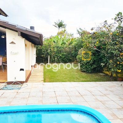 Casa com 282m², 5 quartos (sendo 2 suítes), 4 garagens, no bairro Jurerê Internacional em Florianópolis