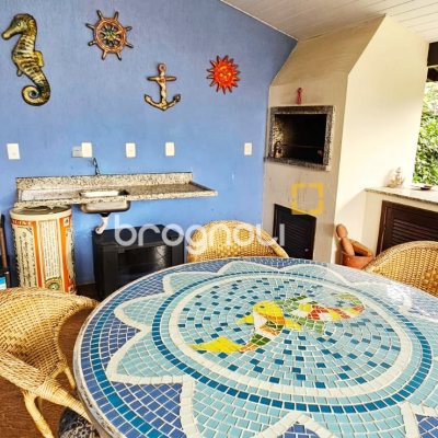 Casa com 282m², 5 quartos (sendo 2 suítes), 4 garagens, no bairro Jurerê Internacional em Florianópolis