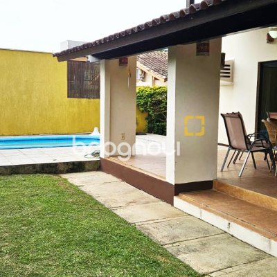 Casa com 282m², 5 quartos (sendo 2 suítes), 4 garagens, no bairro Jurerê Internacional em Florianópolis