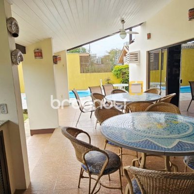 Casa com 282m², 5 quartos (sendo 2 suítes), 4 garagens, no bairro Jurerê Internacional em Florianópolis