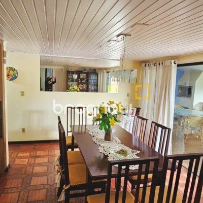 Casa com 282m², 5 quartos (sendo 2 suítes), 4 garagens, no bairro Jurerê Internacional em Florianópolis