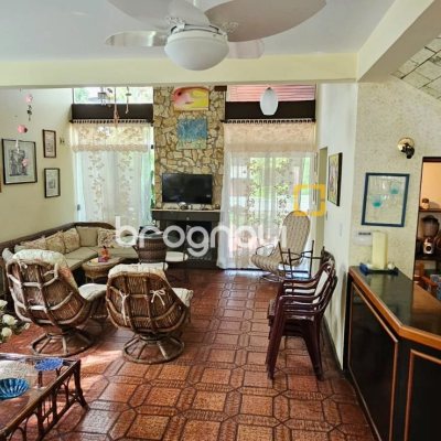 Casa com 282m², 5 quartos (sendo 2 suítes), 4 garagens, no bairro Jurerê Internacional em Florianópolis