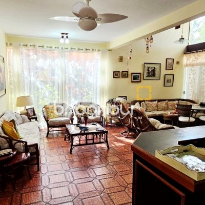 Casa com 282m², 5 quartos (sendo 2 suítes), 4 garagens, no bairro Jurerê Internacional em Florianópolis