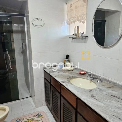Casa com 282m², 5 quartos (sendo 2 suítes), 4 garagens, no bairro Jurerê Internacional em Florianópolis