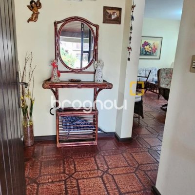 Casa com 282m², 5 quartos (sendo 2 suítes), 4 garagens, no bairro Jurerê Internacional em Florianópolis