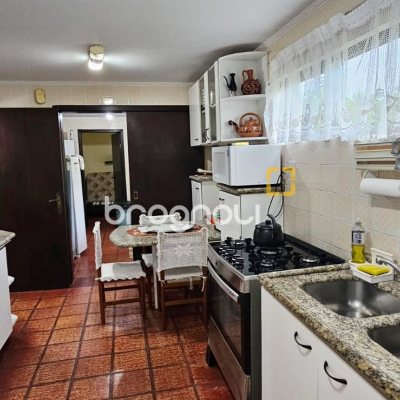 Casa com 282m², 5 quartos (sendo 2 suítes), 4 garagens, no bairro Jurerê Internacional em Florianópolis