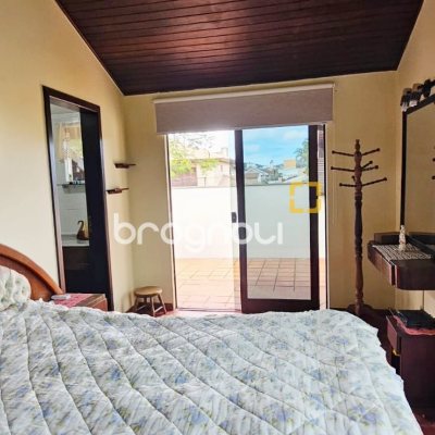 Casa com 282m², 5 quartos (sendo 2 suítes), 4 garagens, no bairro Jurerê Internacional em Florianópolis