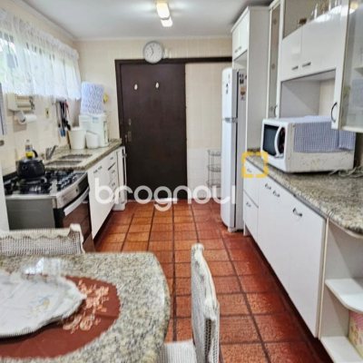 Casa com 282m², 5 quartos (sendo 2 suítes), 4 garagens, no bairro Jurerê Internacional em Florianópolis