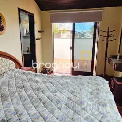Casa com 282m², 5 quartos (sendo 2 suítes), 4 garagens, no bairro Jurerê Internacional em Florianópolis