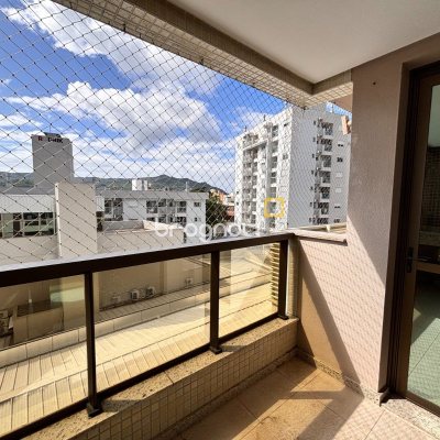 Apartamento com 76m², 2 quartos (sendo 2 suítes), 2 garagens, no bairro Trindade em Florianópolis