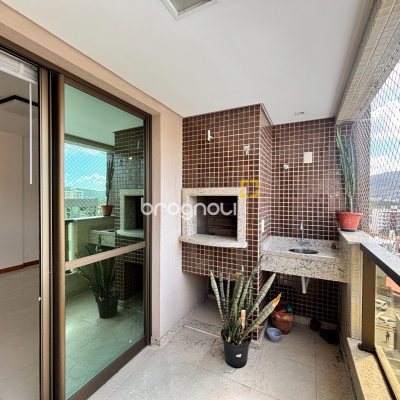 Apartamento com 76m², 2 quartos (sendo 2 suítes), 2 garagens, no bairro Trindade em Florianópolis