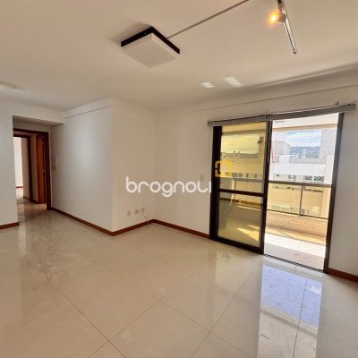 Apartamento com 76m², 2 quartos (sendo 2 suítes), 2 garagens, no bairro Trindade em Florianópolis