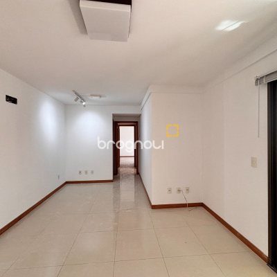 Apartamento com 76m², 2 quartos (sendo 2 suítes), 2 garagens, no bairro Trindade em Florianópolis