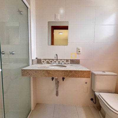 Apartamento com 76m², 2 quartos (sendo 2 suítes), 2 garagens, no bairro Trindade em Florianópolis
