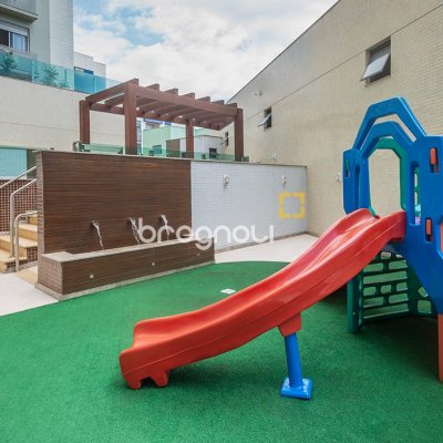 Apartamento com 76m², 2 quartos (sendo 2 suítes), 2 garagens, no bairro Trindade em Florianópolis