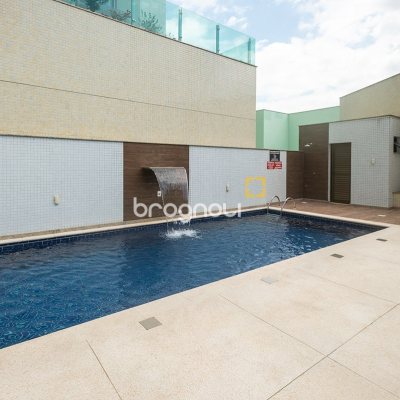 Apartamento com 76m², 2 quartos (sendo 2 suítes), 2 garagens, no bairro Trindade em Florianópolis