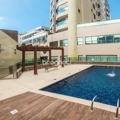 Apartamento com 76m², 2 quartos (sendo 2 suítes), 2 garagens, no bairro Trindade em Florianópolis